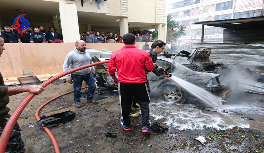 بالصور.. انفجار سيارة في صيدا واصابة أحد قياديي حماس