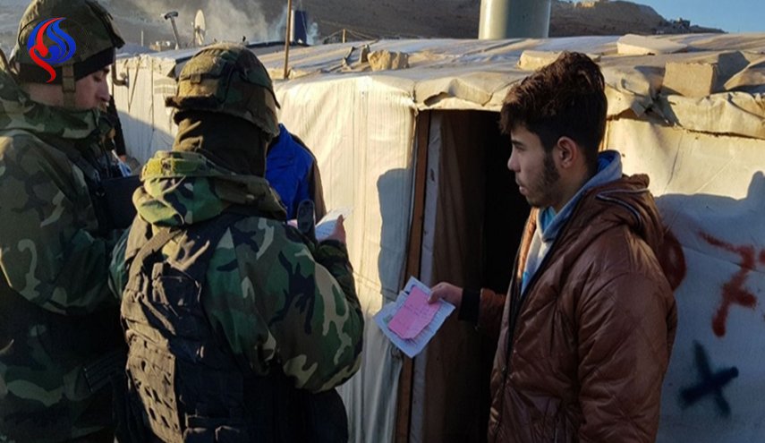 توقيف 20 سوريا خلال عملية دهم لمخيم النازحين بعرسال 