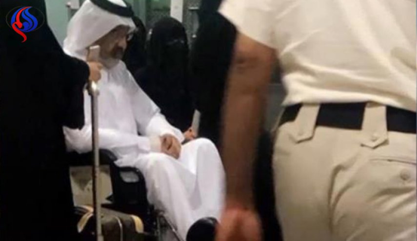 عبد الله آل ثاني ينقل للمستشفى بعد وصوله الكويت

