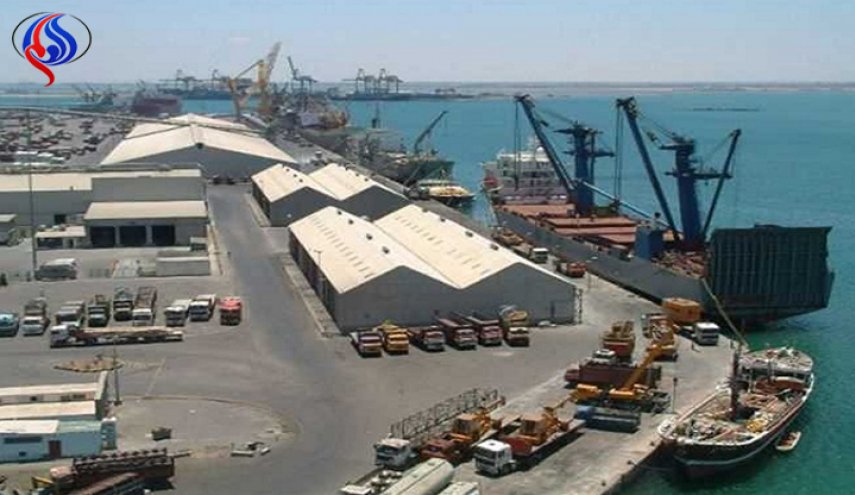 بحرية العدوان السعودي تمنع دخول 13 سفينة إلى ميناء عدن