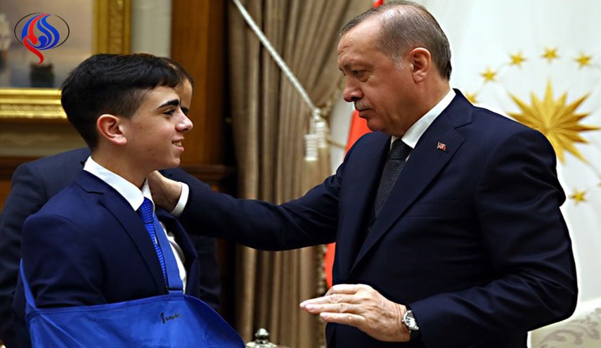 أردوغان يستقبل الطفل الفلسطيني 