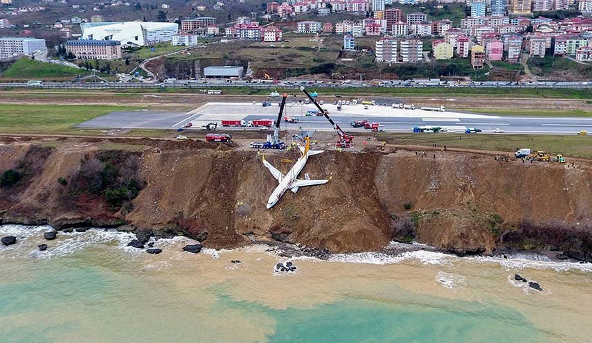 عمليات لاستعادة طائرة خرجت عن المدرج في تركيا