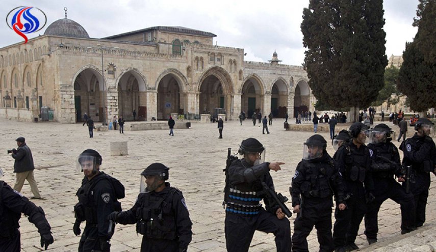 قوات الاحتلال تعتقل حارس المسجد الأقصى