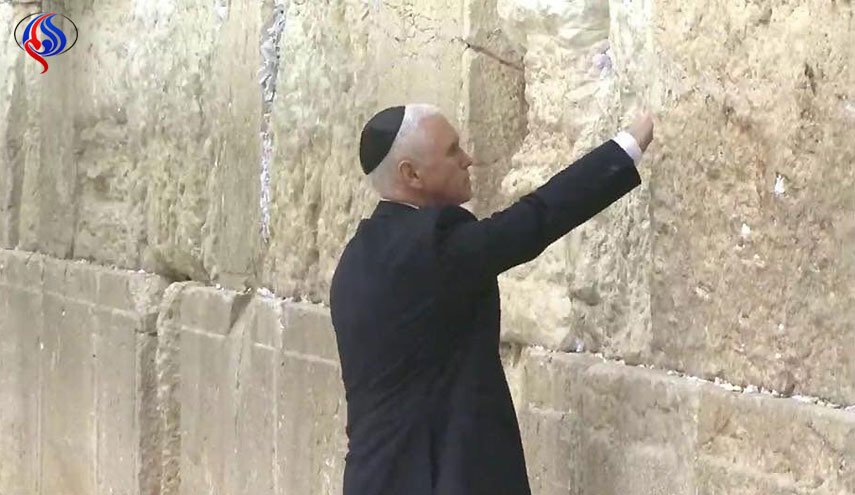 شاهد ماذا فعل نائب الرئيس الاميركي في القدس المحتلة؟