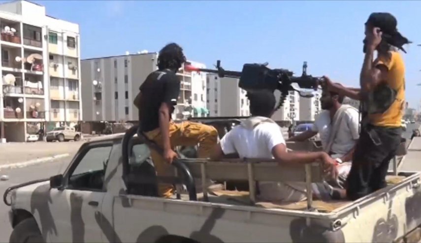 Separatists clash with Hadi's forces in Yemen's Aden

