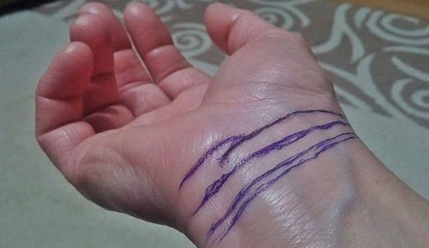 ماذا تعني هذه الخطوط على المعصم؟ عدّوها واكتشفوا!