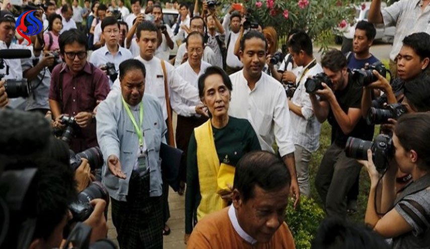 حمله به محل سکونت آنگ سانگ سوچی رهبر میانمار