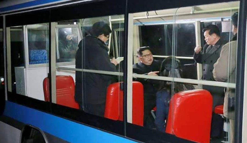 ماذا يفعل زعيم كوريا الشمالية في الحافلة ليلا؟