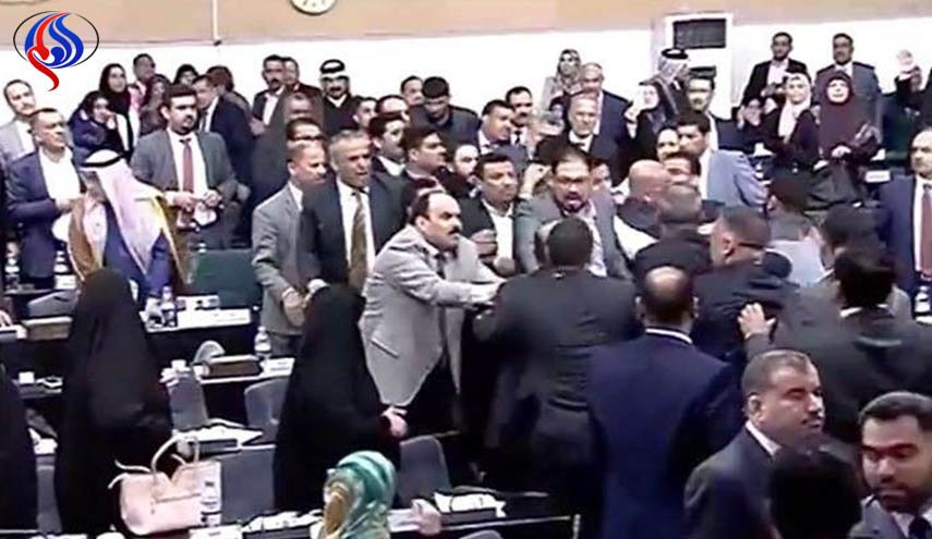 البرلمان العراقي يعاقب 3 نواب لاعتدائهم على نائب آخر!