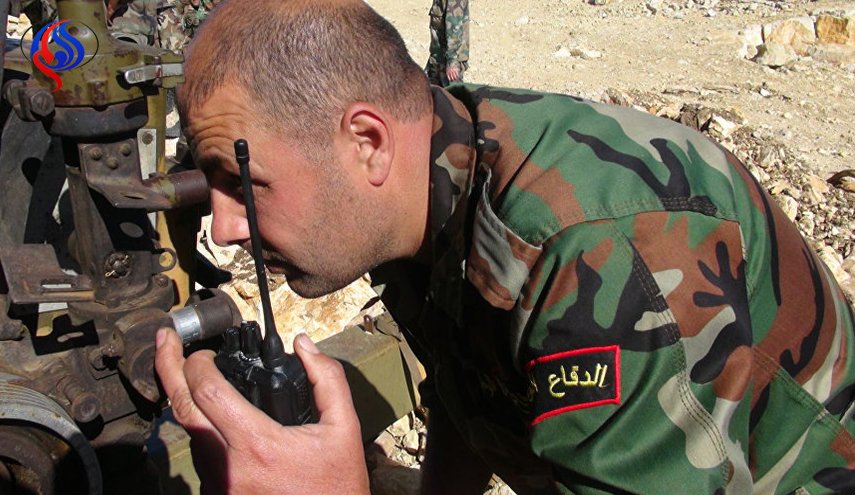 مدفع للجيش السوري يكسر المجموعات المسلحة
