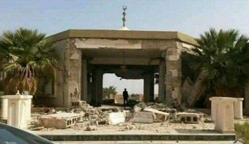 بالصور.. مسلحون يفجرون قبر والدة القذافي في ليبيا