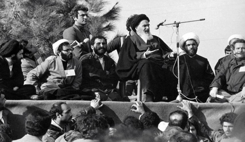 مثقفون ومفكرون يتحدثون عن الثورة الاسلامية في إيران