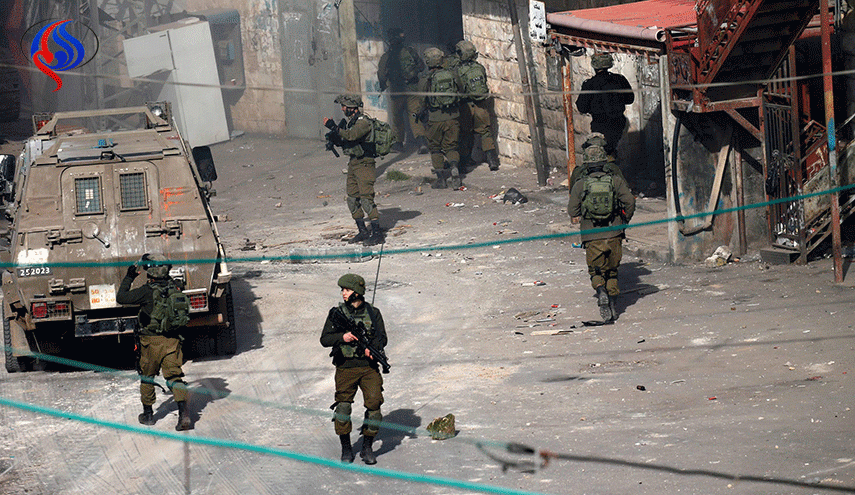 جيش الاحتلال يعتقل 12 شابا فلسطينيا في الضفة الغربية