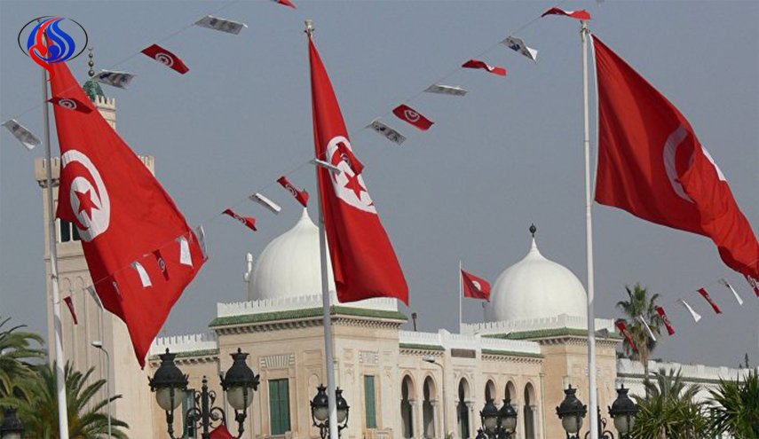 تونس تعلق على 