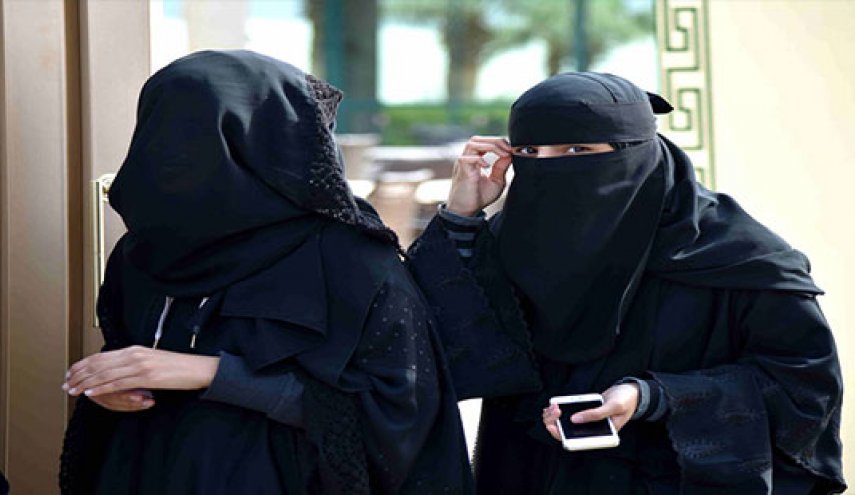 پوشیدن چادر برای زنان عربستانی غیرالزامی اعلام شد
