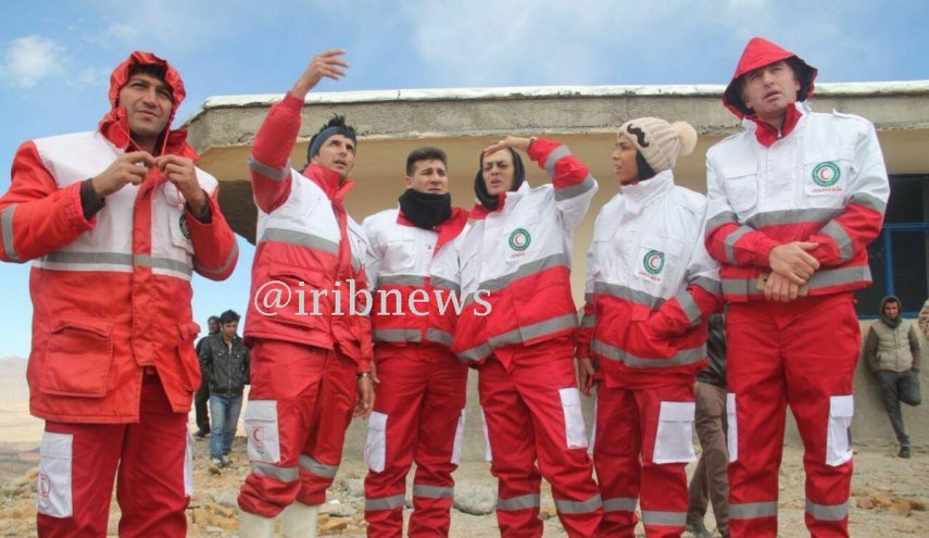 حضور خواهران منصوریان در قالب اعضای گروه امدادو نجات در منطقه سقوط هواپیما