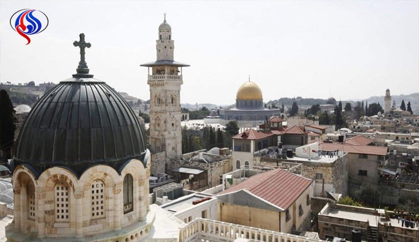 مفتي القدس يحذر من تداعيات الاعتداء على المساجد والكنائس