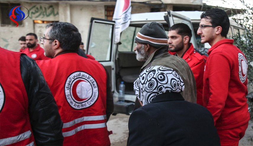 الهلال الأحمر السوري يجلي عائلة باكستانية من الغوطة الشرقية