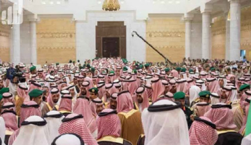 خاندان آل‌سعود چگونه زندگی می‌کنند/ حقوق ماهانه شاهزادگان سعودی چند دلار است +عکس