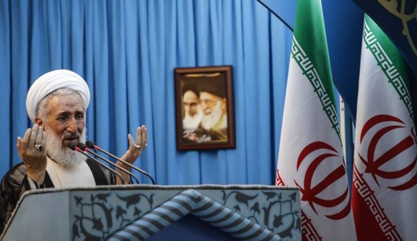 خطيب جمعة طهران يندد بمواقف وزير الخارجية الفرنسي ضد ايران