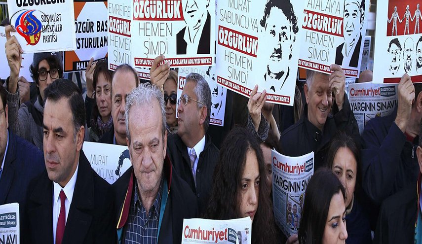 تركيا.. السلطات الامنية تفرج عن صحفيين معارضين