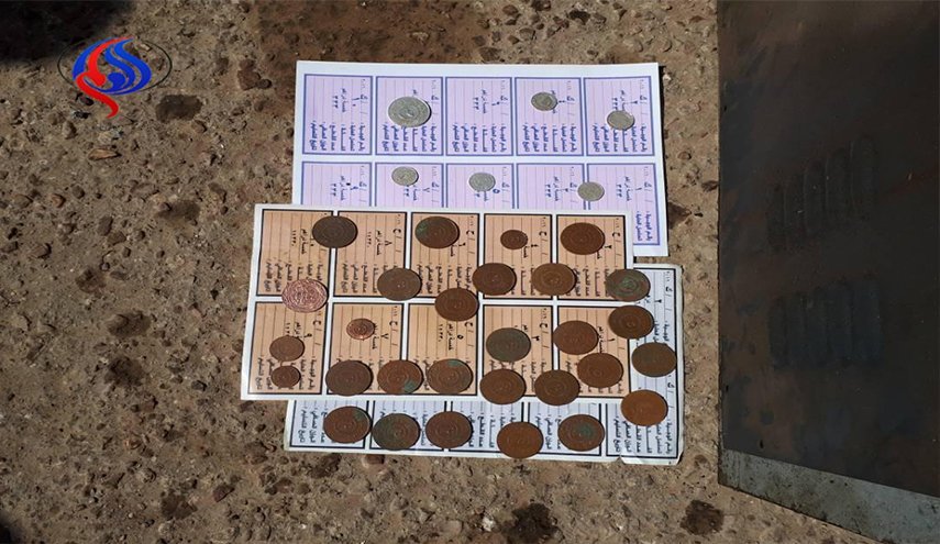 کشف یک کارگاه ضرب سکه داعشی در حومه دیر الزور + عکس