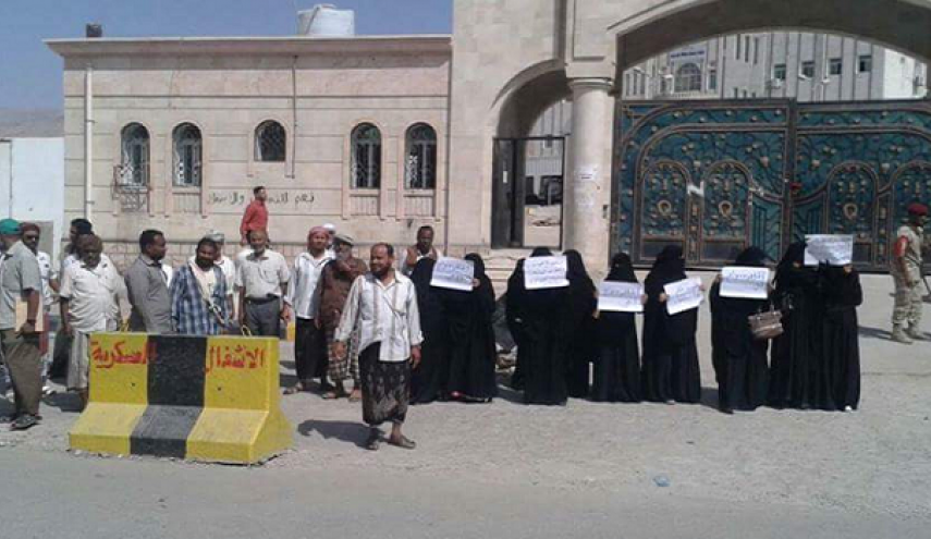 وقفة احتجاجية لعائلات المعتقلين في سجون القوات الإماراتية السرية