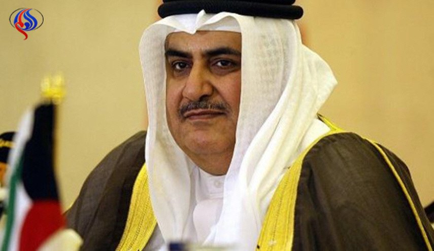شخص من العائلة الحاكمة البحرينية يسخر من وزير خارجية بلاده بشدة