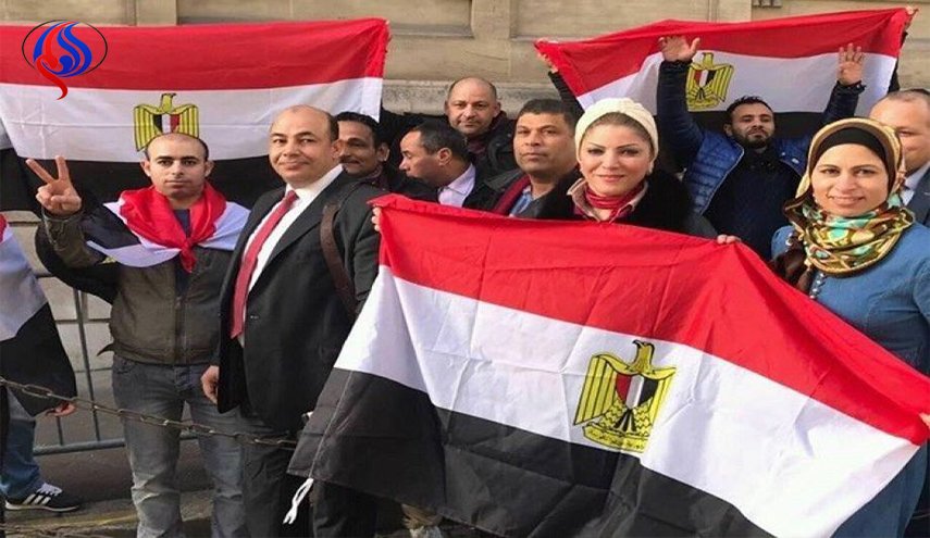 المصريون يتوافدون على السفارات في ثالث أيام انتخابات الرئاسة