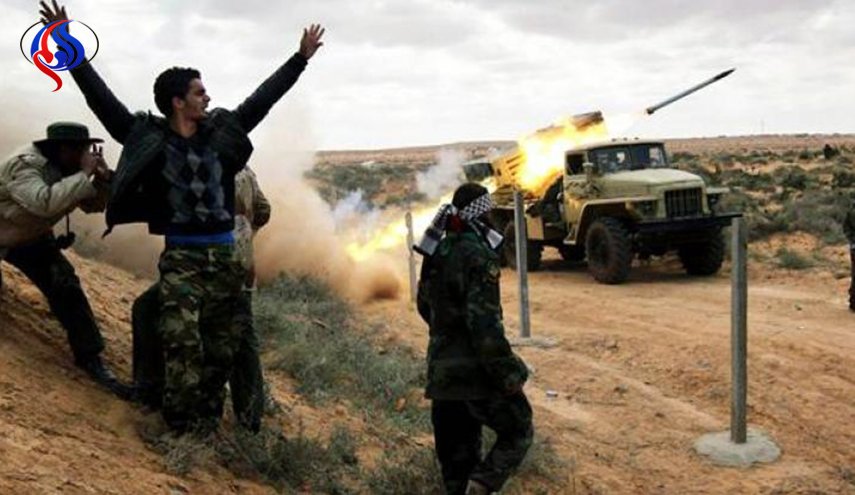 اشتباكات بين الجيش اللیبي والجماعات المتطرفة في المحور الجنوبي لدرنة