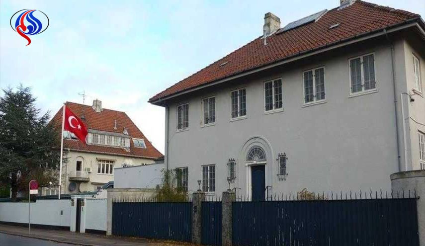 هجوم بقنابل بنزين على السفارة التركية في الدنمارك