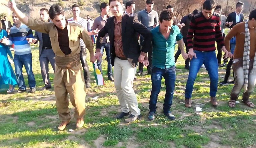 شاهد: هذا ما فعله أكراد السليمانية احتجاجا على احتلال عفرين