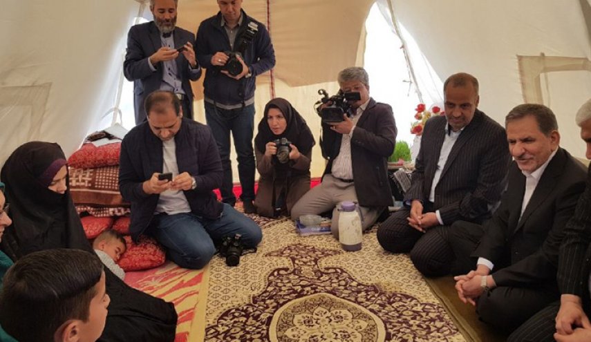 نائب روحاني يتفقد المناطق المنكوبة بالزلزال في كرمان