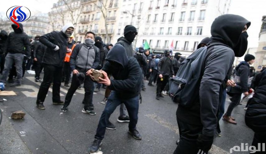 إضرابات واحتجاجات وتوقف قطارات ورحلات طيران في فرنسا