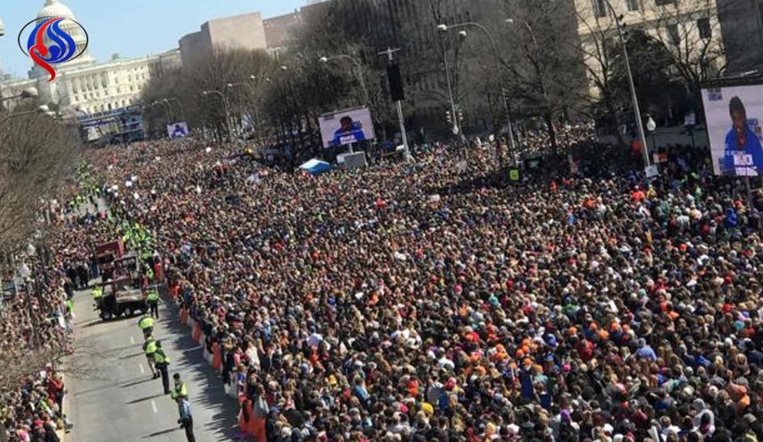 800 مسيرة في أمريكا تطالب بفرض قيود على الأسلحة