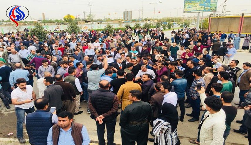 تظاهرات در کردستان عراق علیه طرح دولت برای کاهش حقوق کارمندان