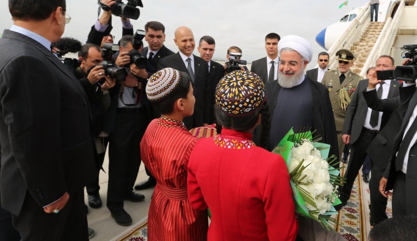 آغاز مراسم استقبال رسمی از روحانی در کاخ ریاست جمهوری ترکمنستان/مذاکرات مشترک و امضای اسناد
