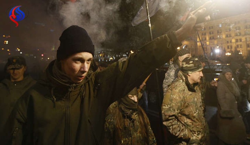 متطرفون أوكرانيون يحرقون حافلة بولندية