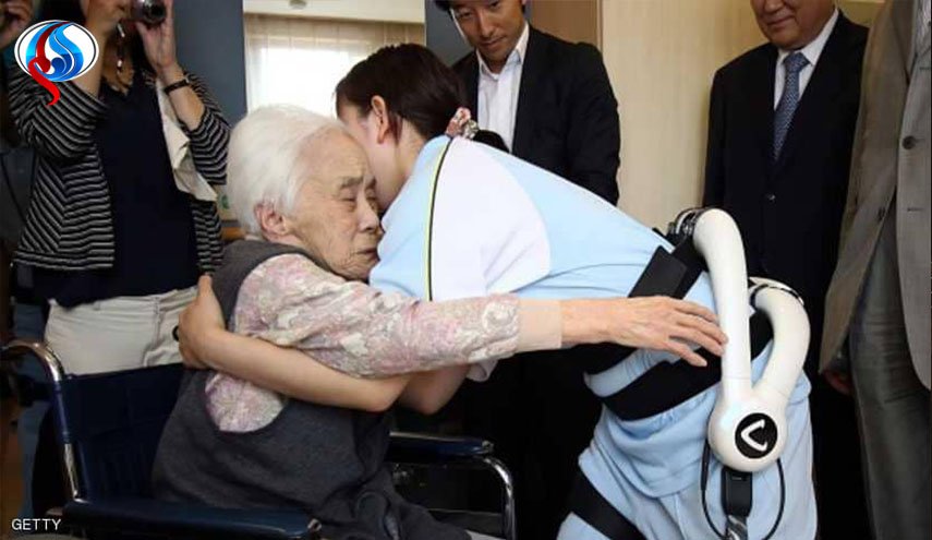 الإنسان الآلي يقدم الرعاية للمسنين باليابان في المستقبل