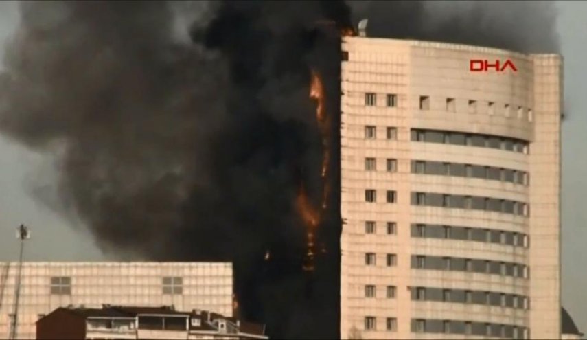 حريق هائل يلتهم مستشفى بإسطنبول.. وإجلاء مرضى