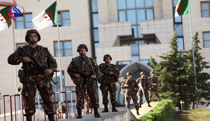 5 إرهابيين يسلمون أنفسهم للجيش جنوب الجزائر