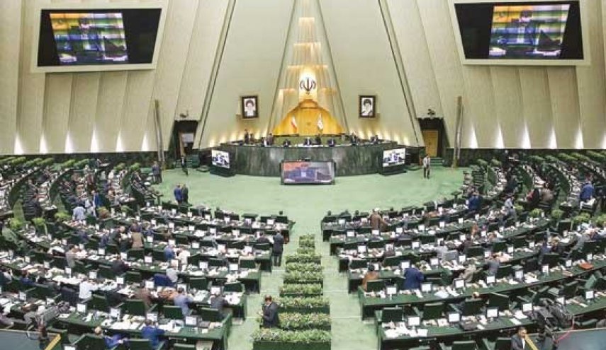 لاريجاني: يجب إعداد مشروع قانون لدعم السلع الايرانية