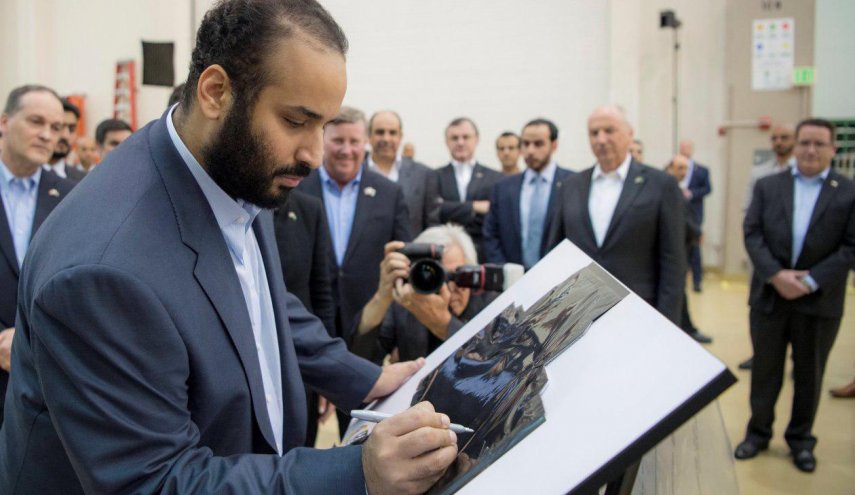عکس/ ولیعهد سعودی در بازدید از دفتر مرکزی شرکت اسلحه سازی 