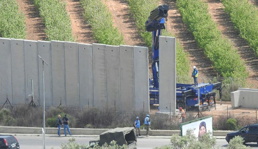 جيش الإحتلال يباشر ببناء جدار فاصل على الحدود مع لبنان