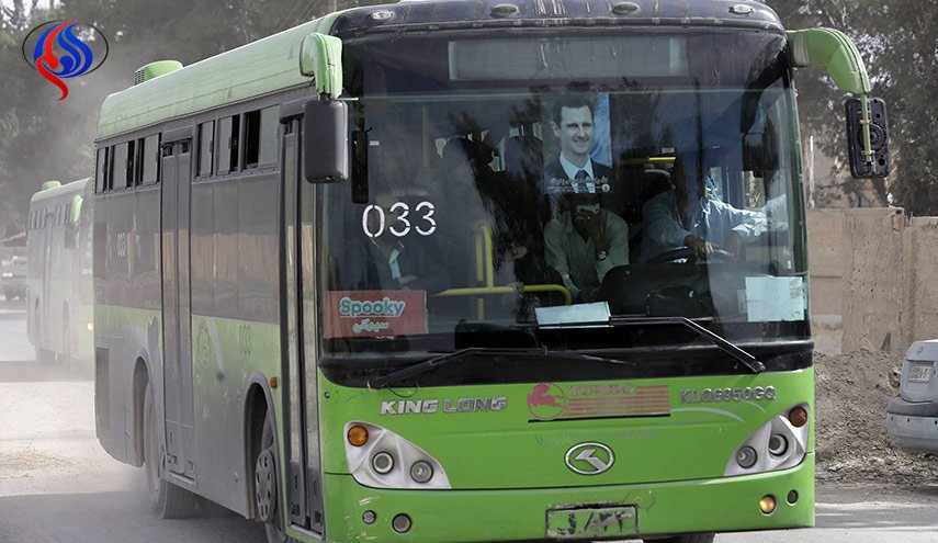 120 حافلة تدخل دوما لإخراج المسلحين والمخطوفين