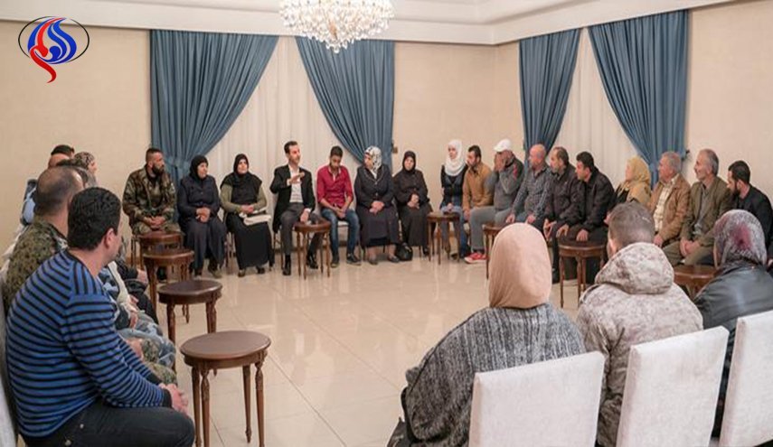 دیدار بشار اسد با خانواده های گروگان ها + ویدئو