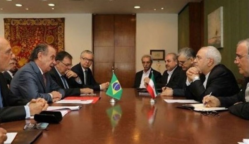 ظريف يدعو لفتح قناة مصرفية لتسهيل التبادل التجاري بين ايران والبرازيل