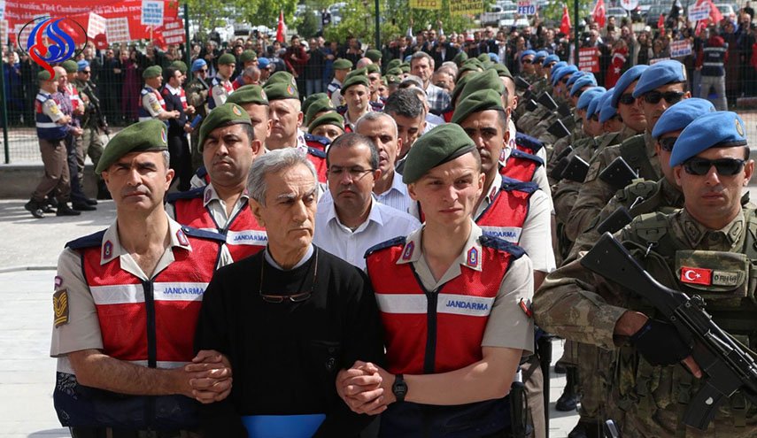 السلطات التركية تتهم أنصار غولن بالتواصل عبر 