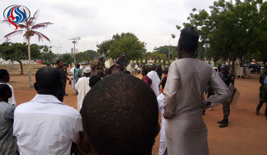 تصاویر؛ حمله پلیس نیجریه به مخالفان بازداشت شیخ زکزاکی

