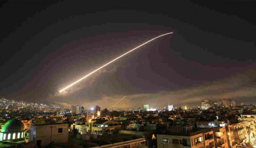 ۶ غیرنظامی در حمله موشکی آمریکا به انبار مهماتی در حومه غربی حمص مجروح شدند